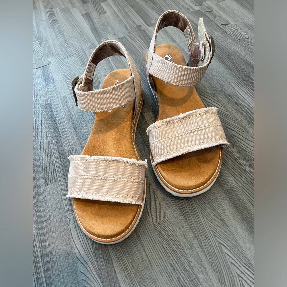 Skechers Bobs Womens Desert Kiss Adobe Princess Strap Sandals